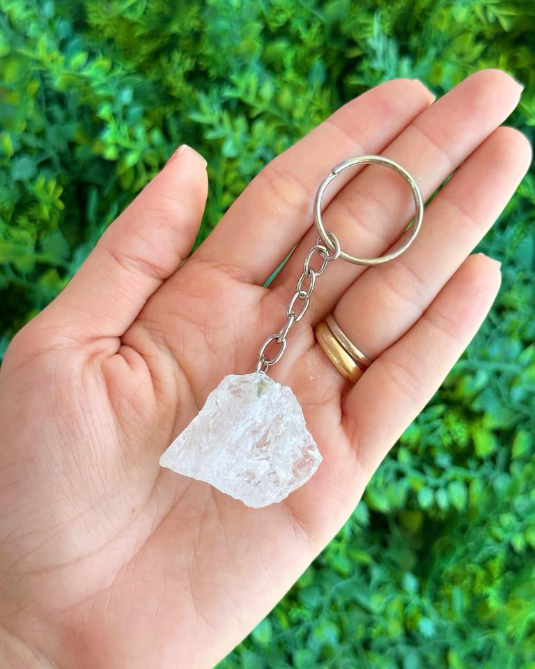 Chaveiro de Quartzo Cristal Bruto - Purificação, Energização e Intensificador