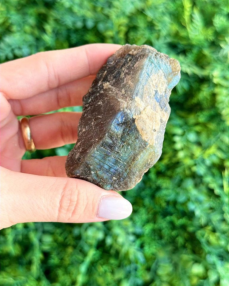 Labradorita Bruta - Pedra da Magia; Quem é você; Conexão Espiritual