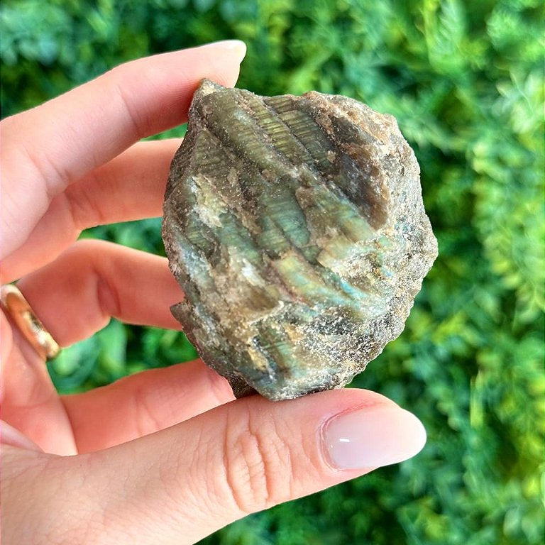 Labradorita Bruta - Pedra da Magia; Quem é você; Conexão Espiritual