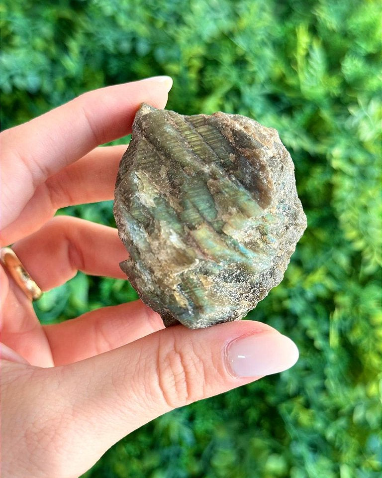 Labradorita Bruta - Pedra da Magia; Quem é você; Conexão Espiritual