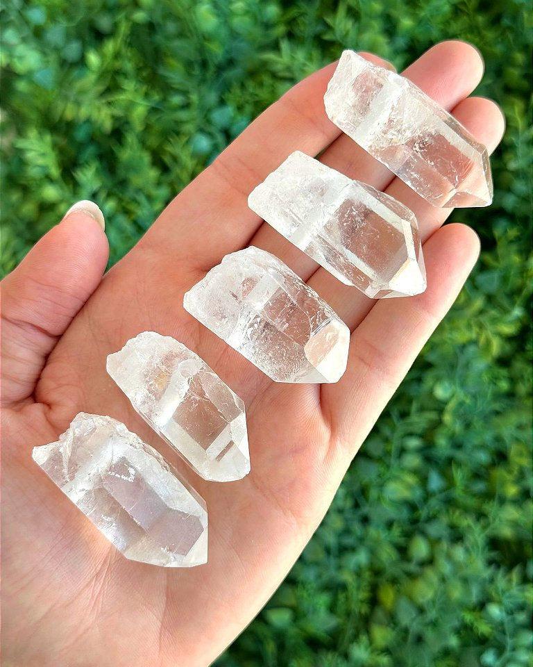 Pingente de Pedra Bruta Ponta de Quartzo Cristal - Intensificador, Iluminação e Purificação