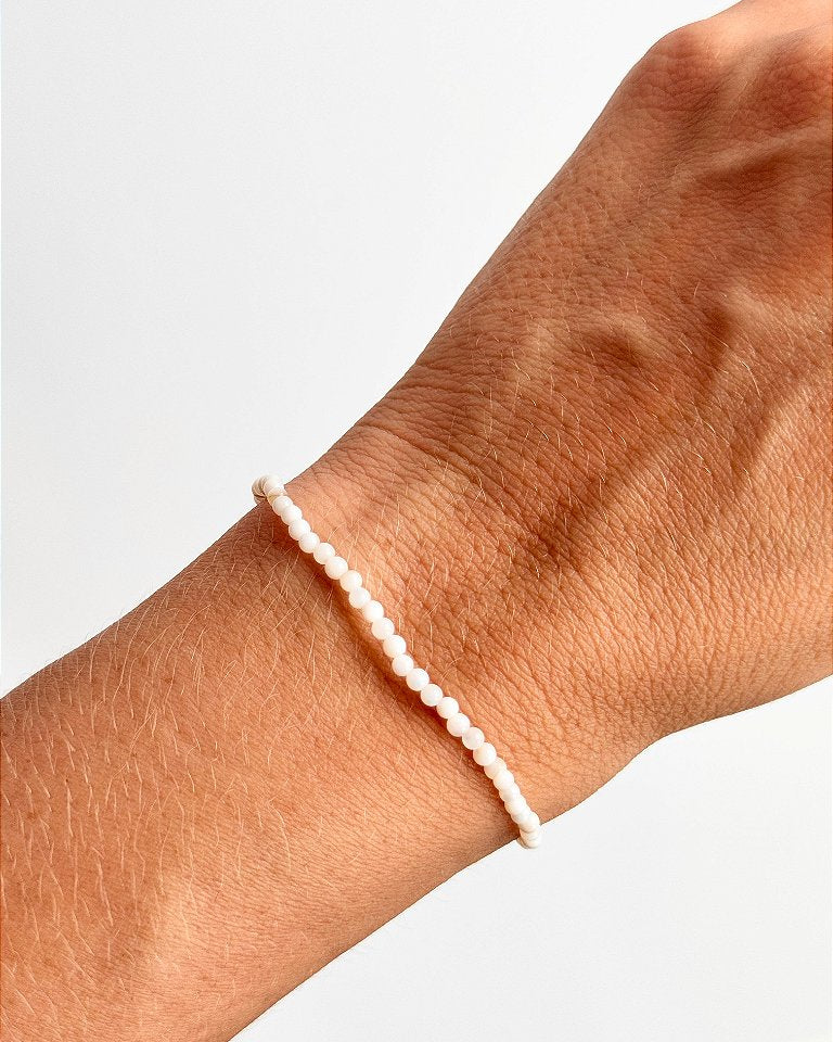 Pulseira de Madrepérola Redonda 2mm - Amor Universal, Proteção e Riqueza