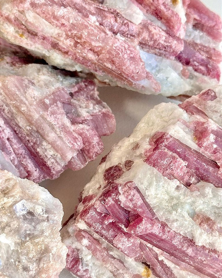 Turmalina Rosa Bruta G - Afrodisíaca; Inspira Segurança, Confiança e Purifica Dores