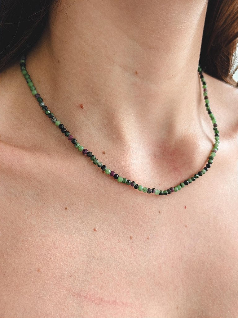 Colar Zoisita com Rubi 3mm Multifacetada - Paixão pela Vida, Sucesso e Sabedoria para Decisões