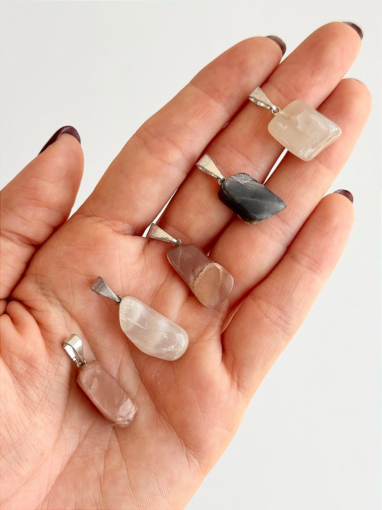 Pingente de Pedra da Lua de Marrocos Rolado -  Sensualidade, Energia Feminina, Domínio das Emoções e Fertilidade